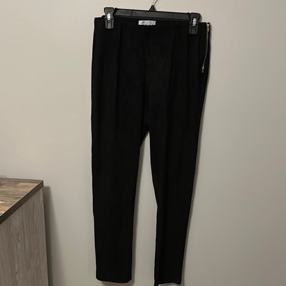 She + Sky Black velvety Leggings